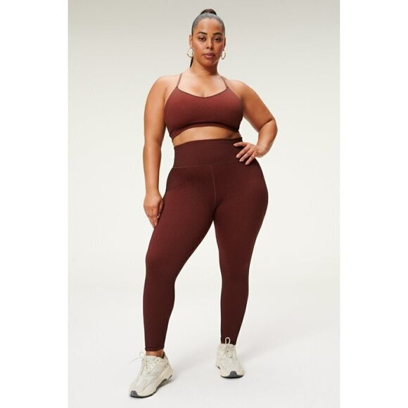 Good American | Seamless Rib Leggings in Chocolate - Picture 4 of 10